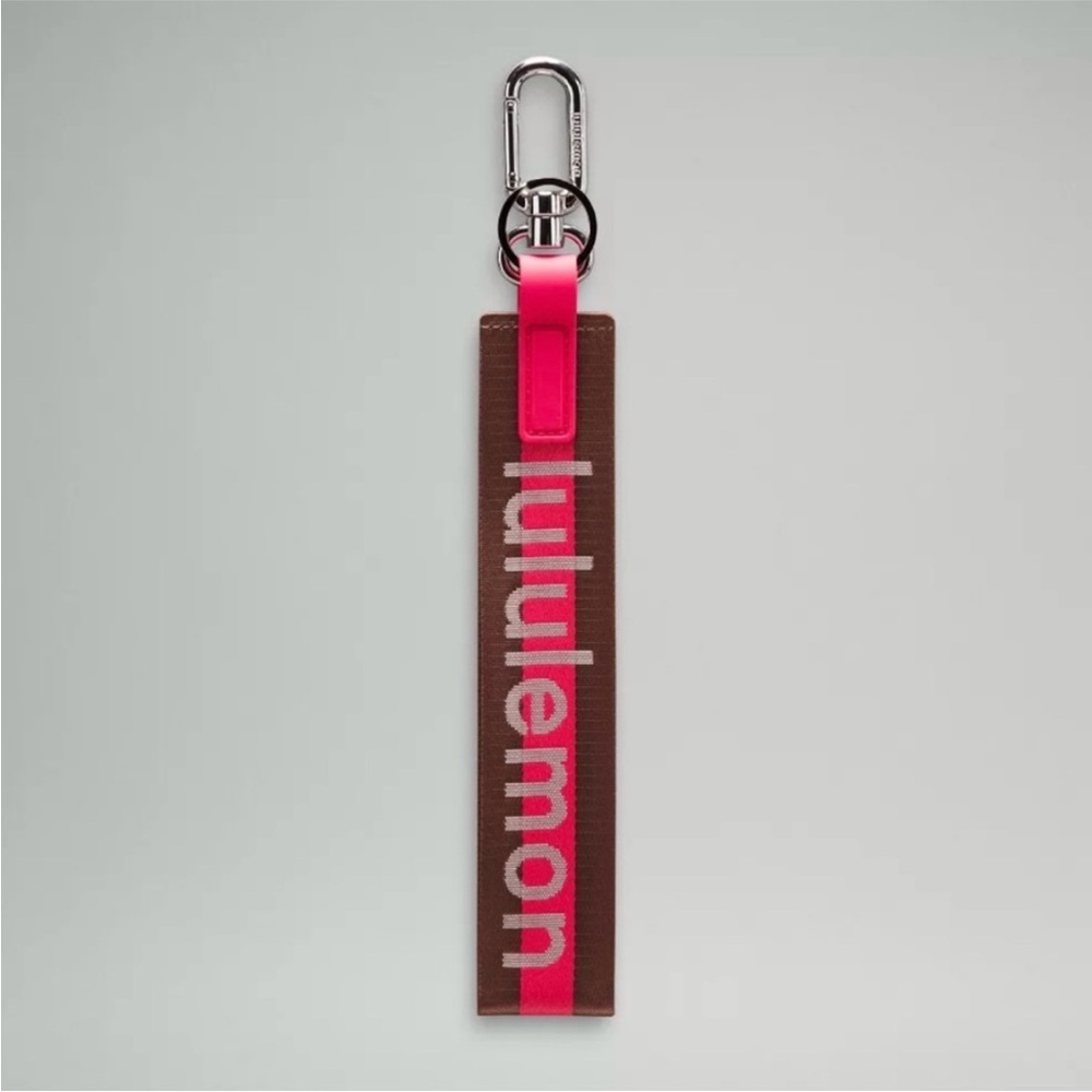 Lululemon Pink and Brown Never lost Word mark Keychain NWOT - Picture 1 of 5